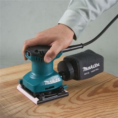 Lixadeira Orbital Makita BO4557 180W com Coletor