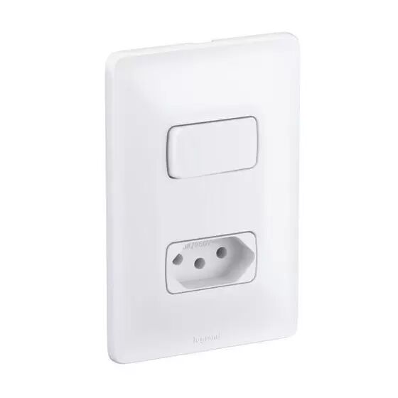 Interruptor com Tomada Legrand Pial Zeffia - 2P+T Pial