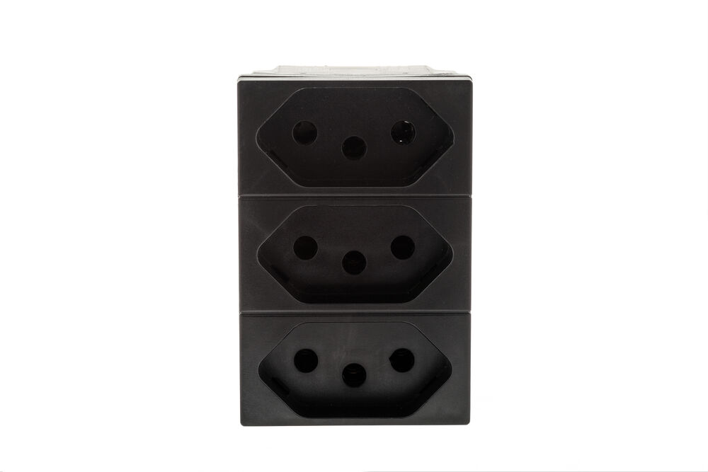 Tomada Multipla 2P + T Tripla Plus+ Preto 10A Pial
