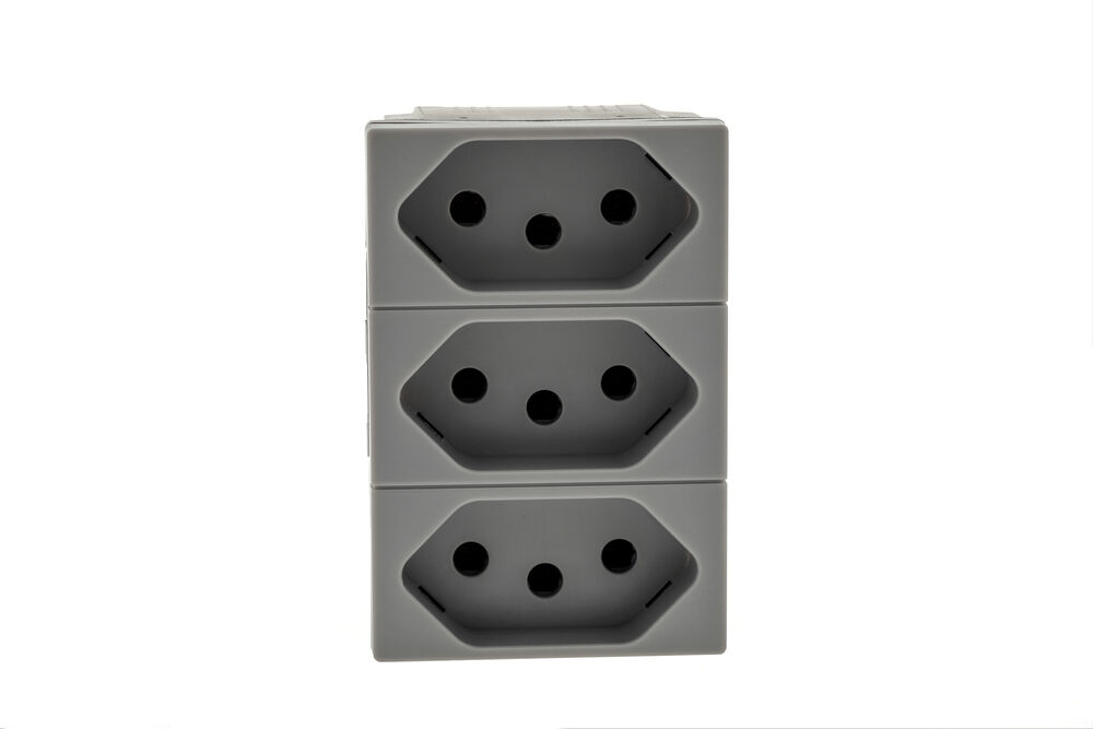 Tomada Multipla 2P + T Tripla Plus+ Cinza 10A Pial